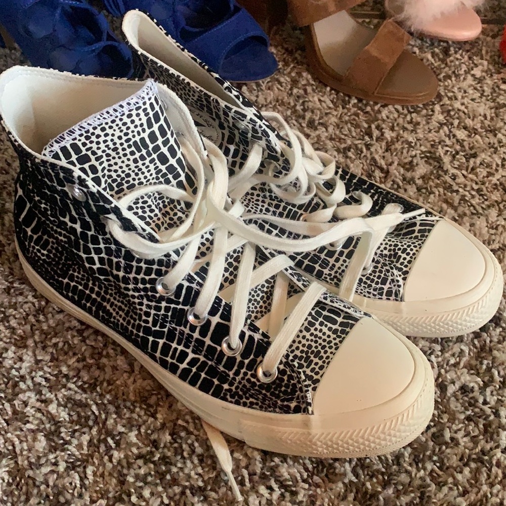 High top, barely worn, Converse